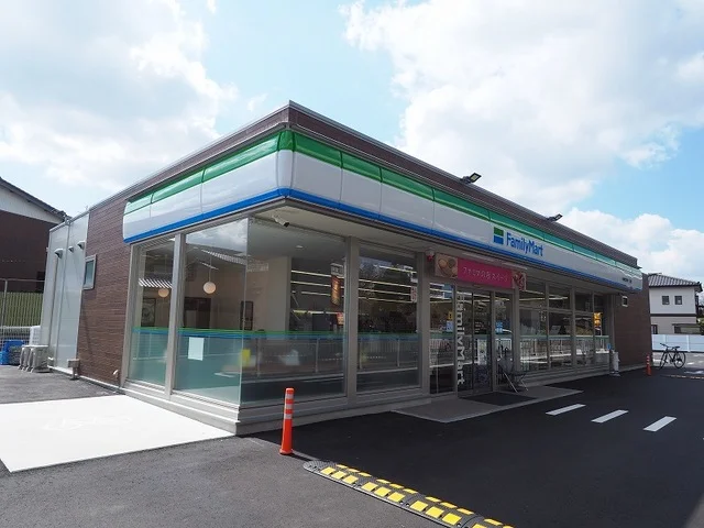 ファミリーマートまで500m