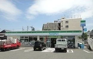 ファミリーマートまで850m