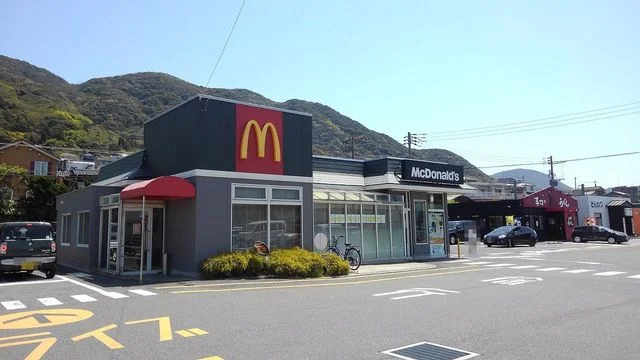 マクドナルドまで1000m