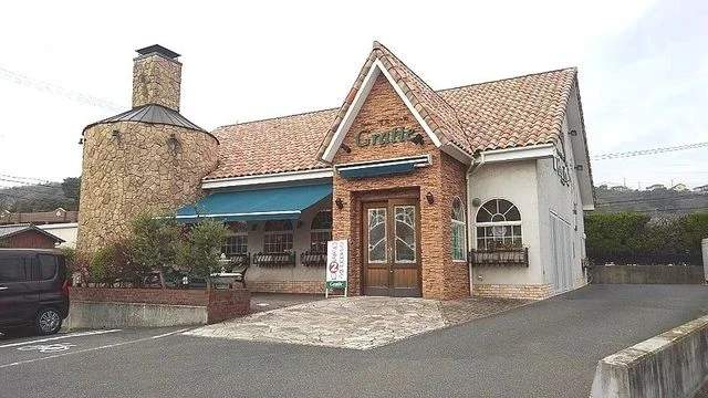 グラティエ（パン屋）まで350m