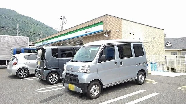 ファミリーマートまで450m