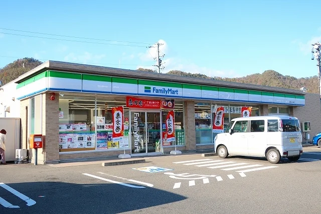 ファミリーマートまで1000m