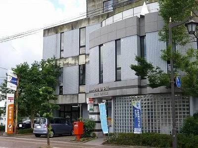 大坪郵便局まで1000m
