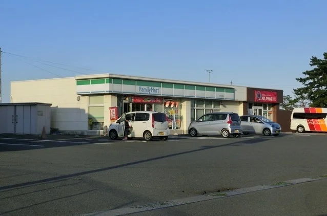 ファミリーマート 仙台空港前店まで1300m