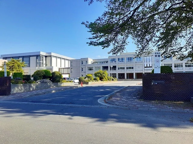 県立米沢興譲館高校まで1200m