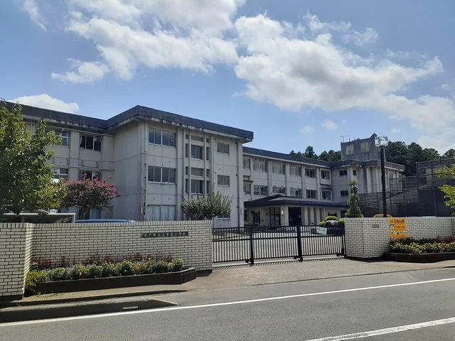 上中妻小学校まで120m