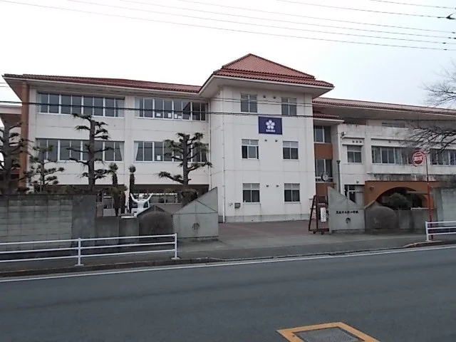 桜小学校まで180m