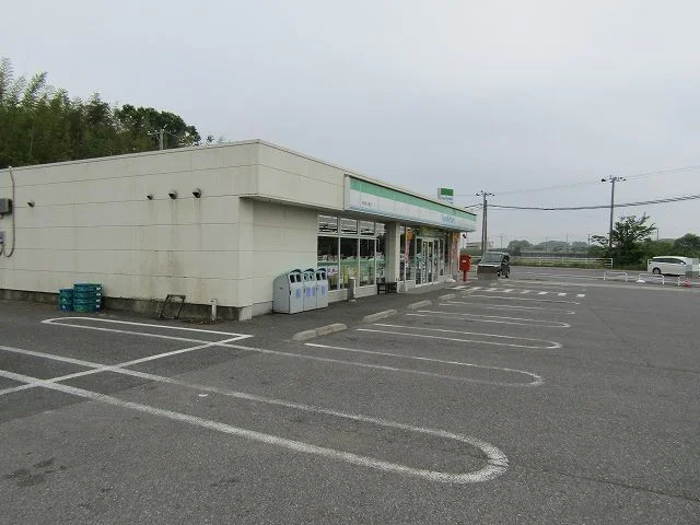 ファミリーマート茂原新小轡店まで280m