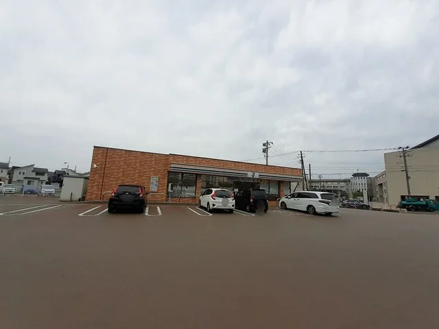 セブンイレブン三条林町店まで562m