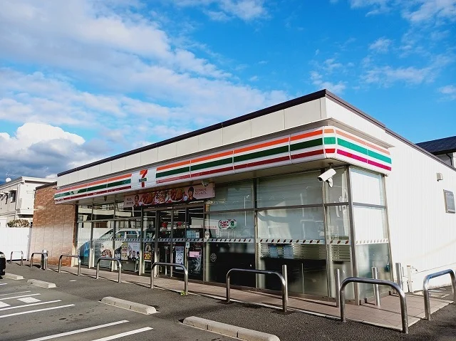 セブンイレブン　万野原南店まで400m