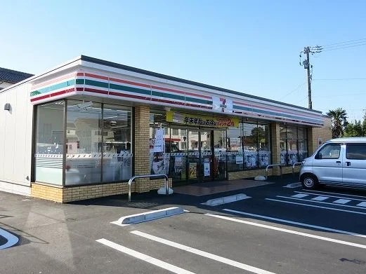 セブンイレブン西尾平坂店まで550m