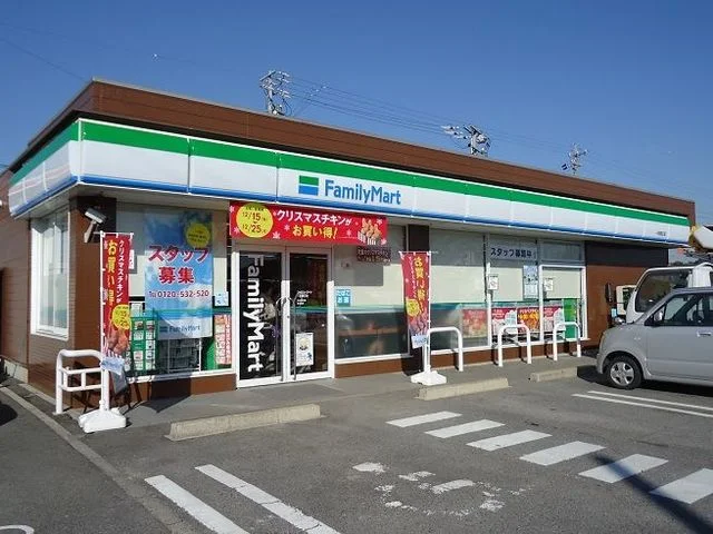 ファミリーマート一色開正店まで750m
