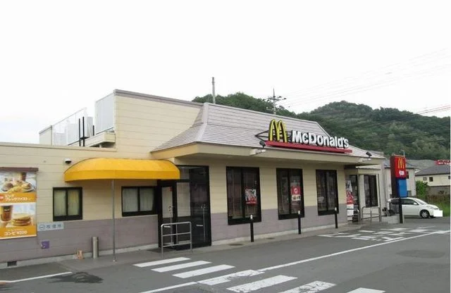 マクドナルドまで3200m
