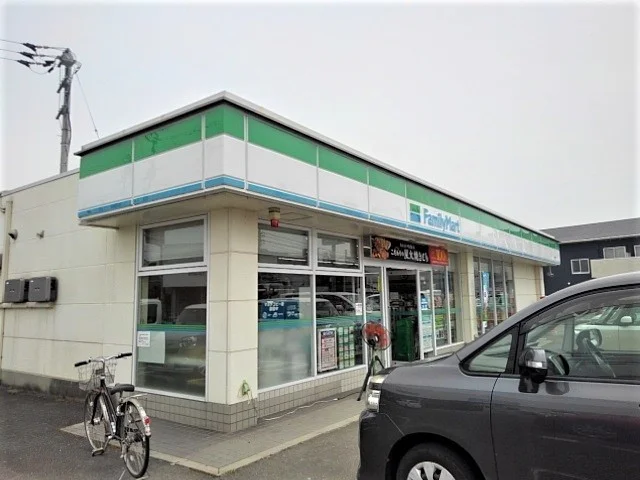 ファミリーマート三野町店まで1300m