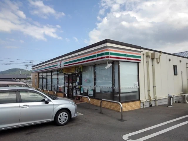 セブンイレブン宇多津町東分店まで450m