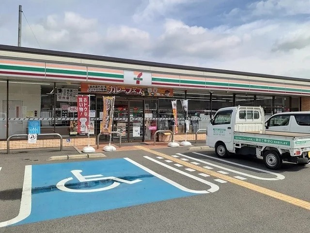 セブンイレブン岩出市役所前店様まで280m