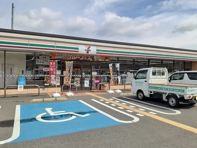 セブンイレブン岩出市役所前店様まで550m