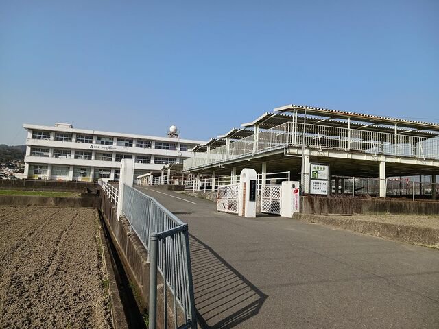 岩出市立岩出第二中学校様まで180m