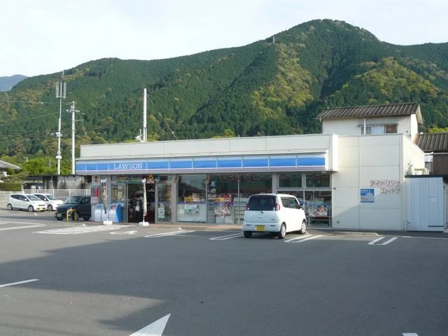 ローソン新居浜篠場店様まで600m