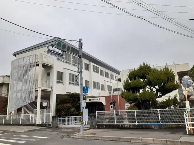 琴平町立象郷小学校まで1000m