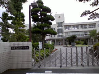 周布小学校様まで50m