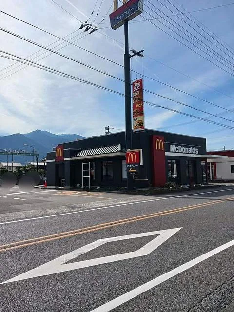 マクドナルド１１号新居浜店まで250m
