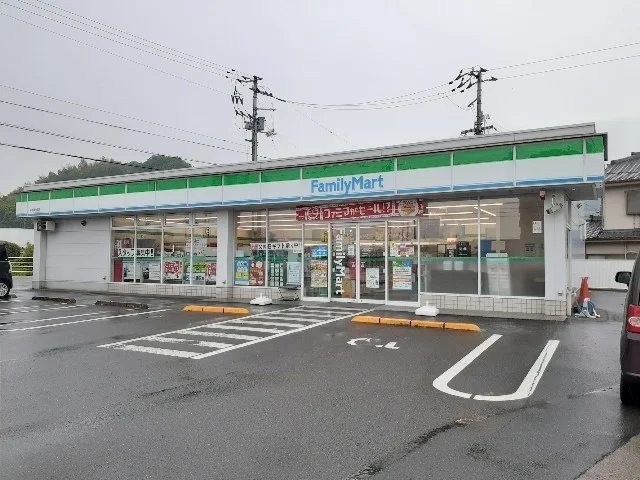 ファミリーマート新居浜神郷店まで1100m