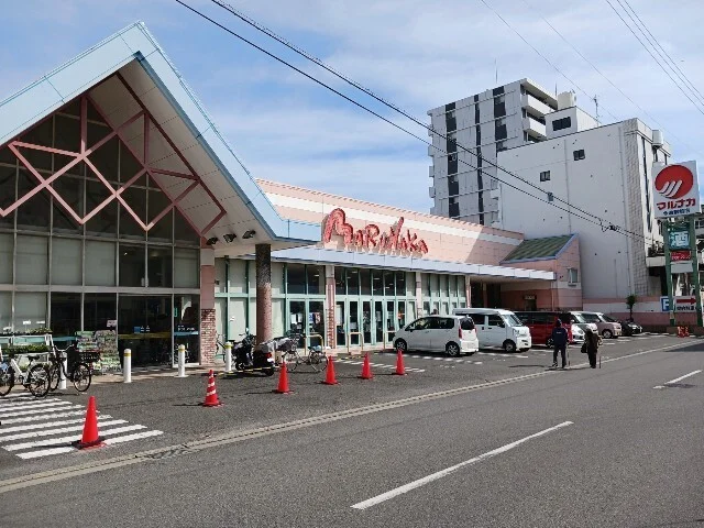 マルナカ今治駅前店まで2700m