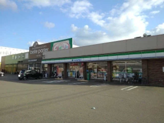 ファミリーマート新居浜川東店様まで650m