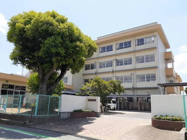 日吉台小学校まで200m