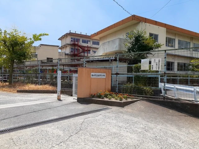 西深津小学校まで200m