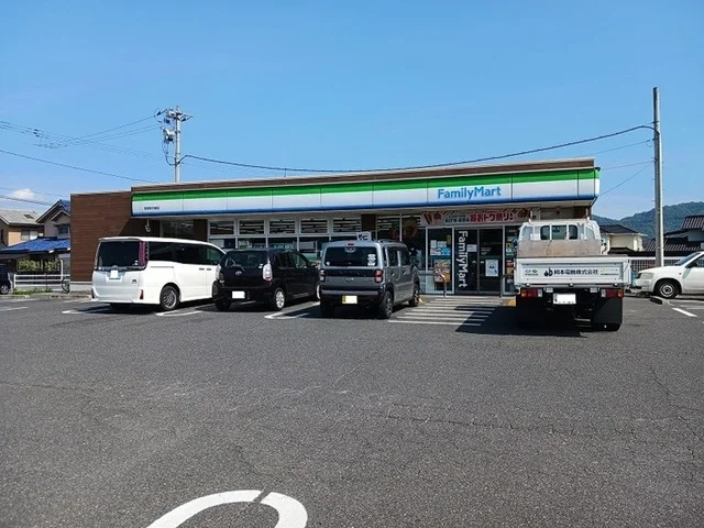 ファミリーマート駅家町中島店まで210m