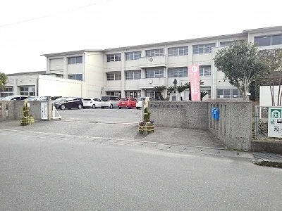 鳥栖市立旭小学校まで500m