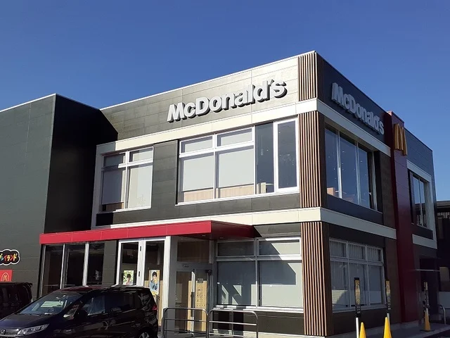 マクドナルド３号線南高江店まで600m