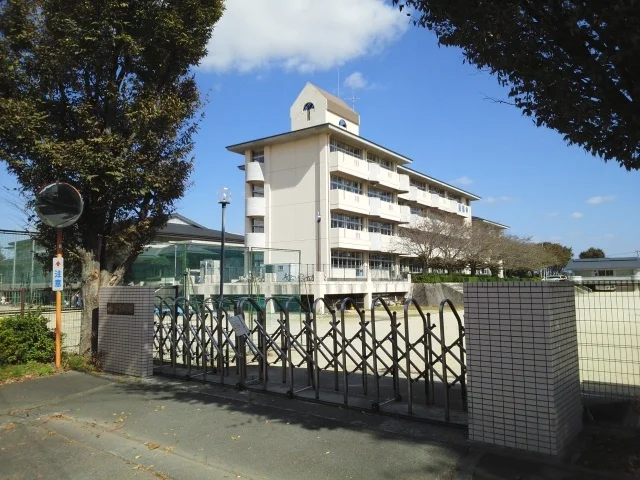 長嶺中学校まで1140m
