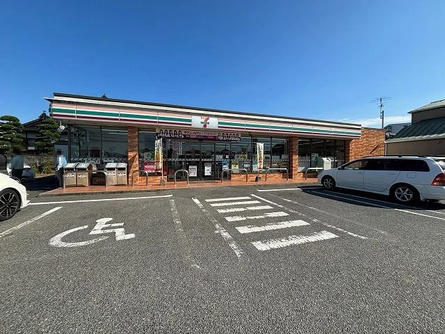 セブンイレブン白藤１丁目店まで630m