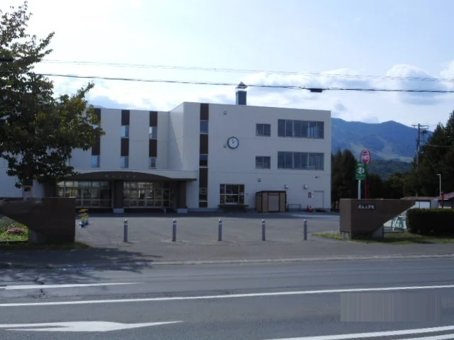 富良野市立扇山小学校まで1200m
