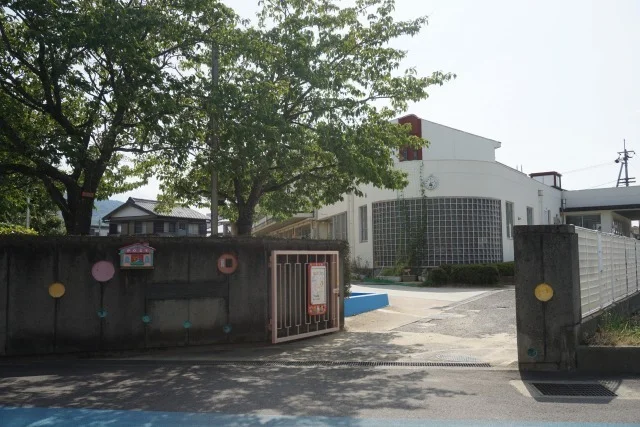 千松幼稚園まで1200m