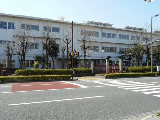 福島小学校まで1300m