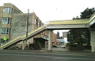 伏見小学校まで100m