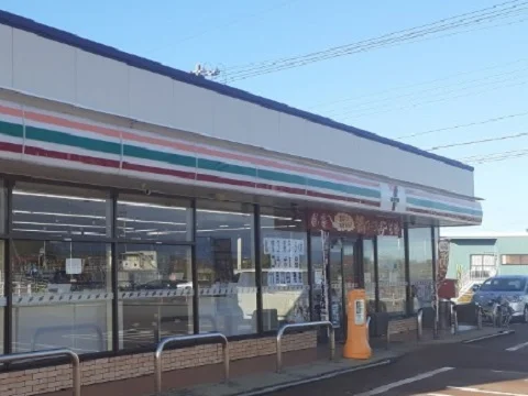 セブンイレブン魚津持光寺店まで500m