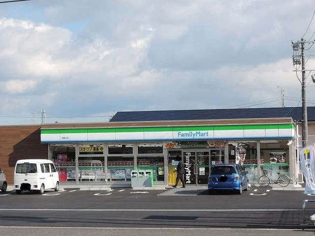 ファミリーマートまで600m