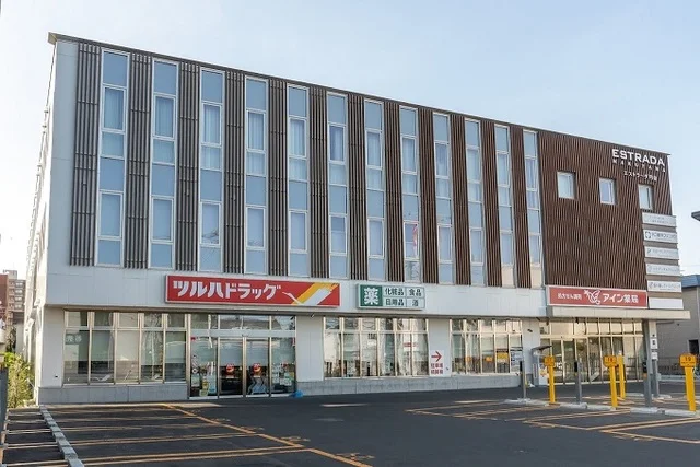 ツルハドラッグ 北円山店まで650m