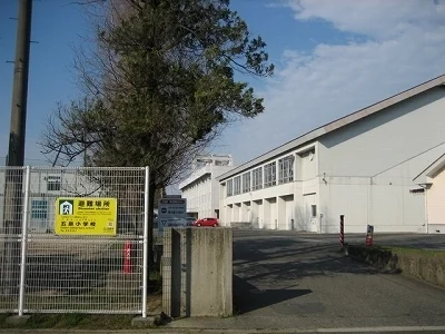 五泉小学校まで1200m