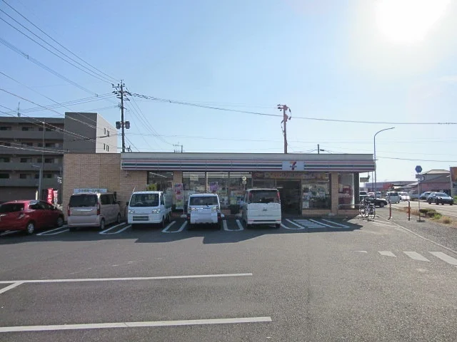 セブンイレブン八代海士江町店まで1900m