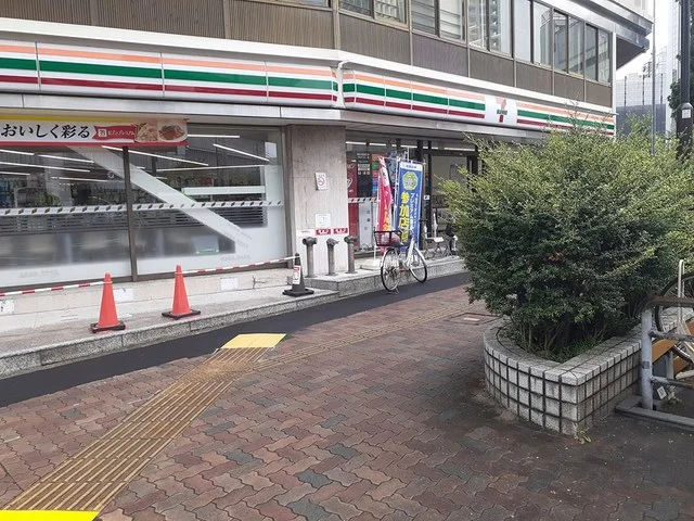 セブンイレブンまで370m