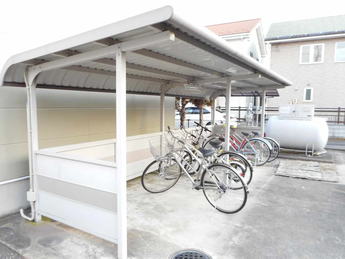 屋根付き駐輪場あり