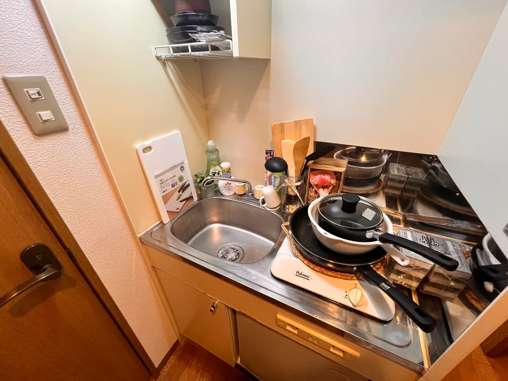 フライパンやお鍋もあるので、調理いただけます。