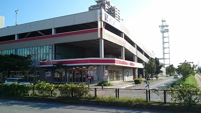 那覇新都心郵便局まで2000m