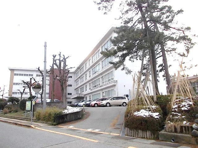 粟崎小学校まで150m